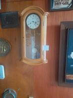 Houten Wandklok met Slinger, Ophalen