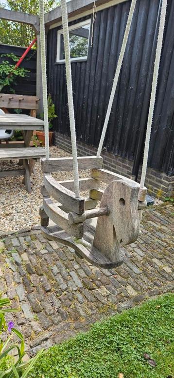 houten babyschommel beschikbaar voor biedingen