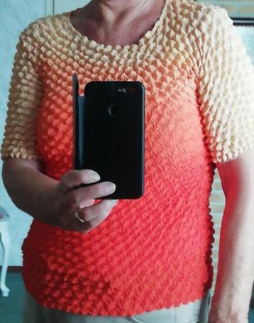 Dames truitje kleur oranje / zalm en rekt me voor elke maat beschikbaar voor biedingen