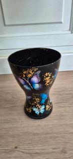 Zwarte korte (tupen) vaas met vlinders, Huis en Inrichting, Woonaccessoires | Vazen, Ophalen of Verzenden, Zwart, Glas, Minder dan 50 cm