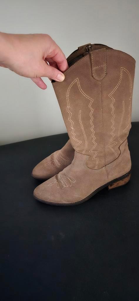 Cowboy Laarzen Suède Maat 40, Kleding | Dames, Schoenen, Zo goed als nieuw, Hoge laarzen, Beige, Ophalen of Verzenden