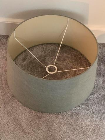 Mooie grijze lampenkap beschikbaar voor biedingen