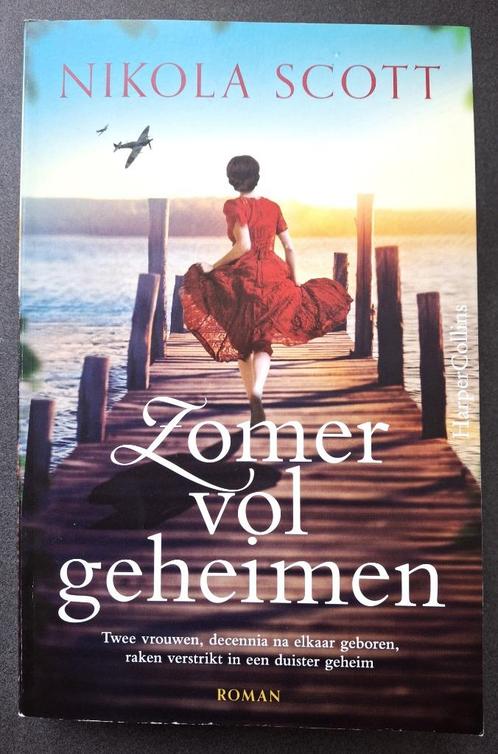 Zomer vol geheimen - Nikola Scott, Boeken, Romans, Gelezen, Nederland, Ophalen of Verzenden
