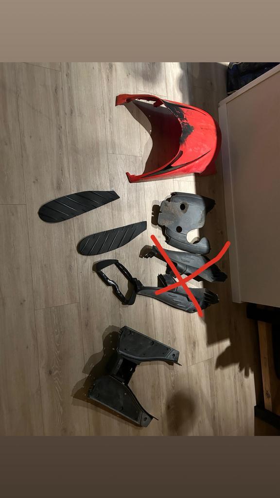 Aprilla sr 50 achterkant (bijna compleet), Fietsen en Brommers, Brommeronderdelen | Scooters, Zo goed als nieuw, Aprilia, Uitlaat