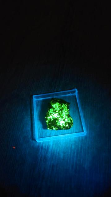 Uranocircite Smrkovec Tsjechië (uranium)  beschikbaar voor biedingen