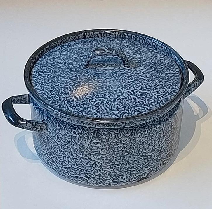 Geëmailleerde grijsgewolkte pan met deksel, Antiek en Kunst, Antiek | Emaille, Ophalen of Verzenden