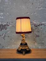 Klassieke lampenkap met plissé en bordeaux afwerking, Huis en Inrichting, Lampen | Lampenkappen, Ophalen, Gebruikt, 25 tot 50 cm