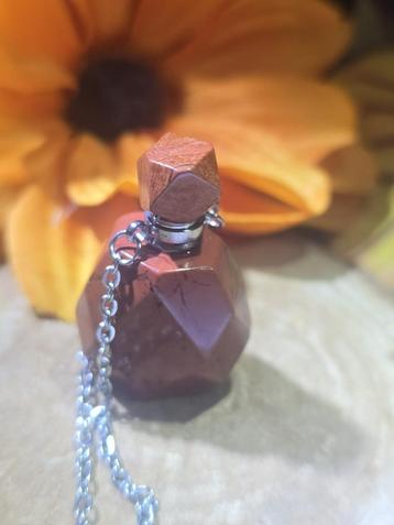 Rode jaspis Parfum & As Hanger met een zilveren ketting46 cm beschikbaar voor biedingen