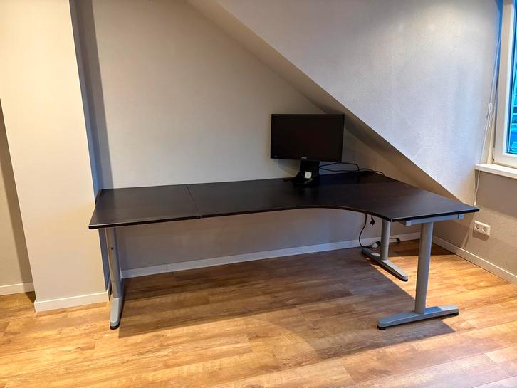 Galant bureau ikea gratis op te halen!, Huis en Inrichting, Bureaus, Gebruikt, Bureau, Ophalen