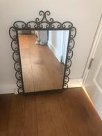 Brocante retro spiegel met metalen zwart met goudbruin frame, Huis en Inrichting, Woonaccessoires | Spiegels, Ophalen, 100 tot 150 cm