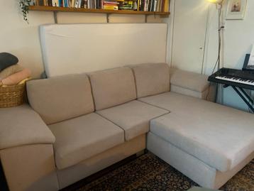 Moderne beige hoekbank 