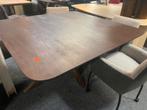 Tafel vierkant notenhout 150x150 afgeronde hoeken matrixpoot, Ophalen, 150 tot 200 cm, Vierkant, Nieuw