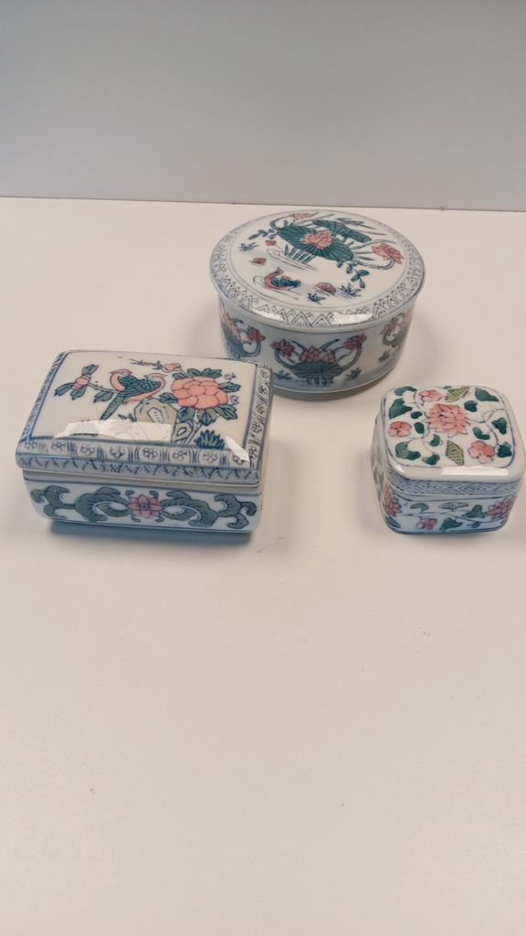 3 chinees porseleinen bakjes met deksel., Antiek en Kunst, Antiek | Porselein, Ophalen of Verzenden