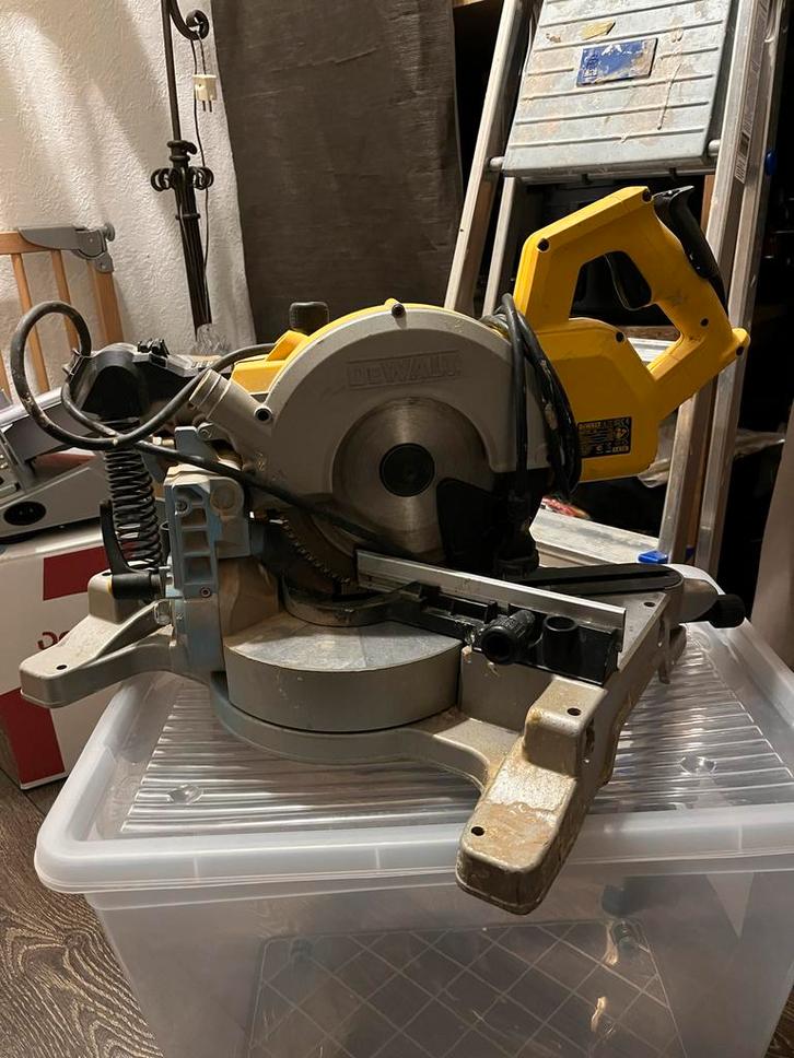 DeWalt DW770 Afkortzaag - Gebruikt, Doe-het-zelf en Verbouw, Gereedschap | Zaagmachines, Gebruikt, Afkortzaag, 1200 watt of meer
