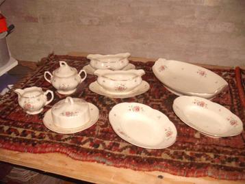 Prachtig antiek servies beige roze bloemetjes in 1 koop beschikbaar voor biedingen