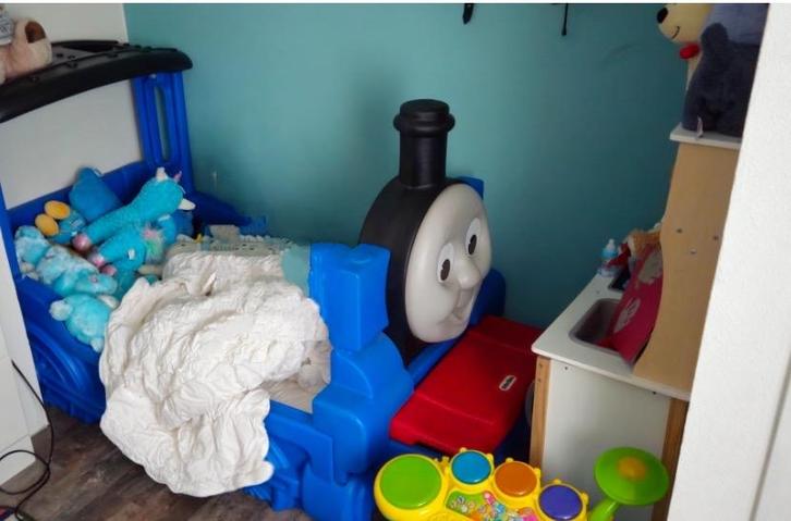 Thomas trein bed, Kinderen en Baby's, Kinderkamer | Bedden, 180 cm of meer, 85 tot 100 cm, Ophalen