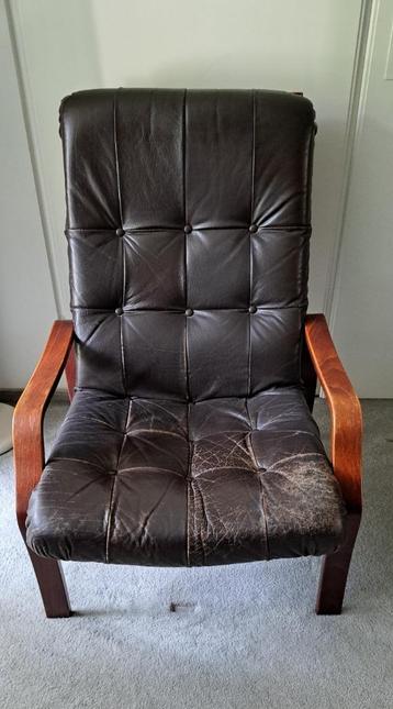 vintage stoelen beschikbaar voor biedingen