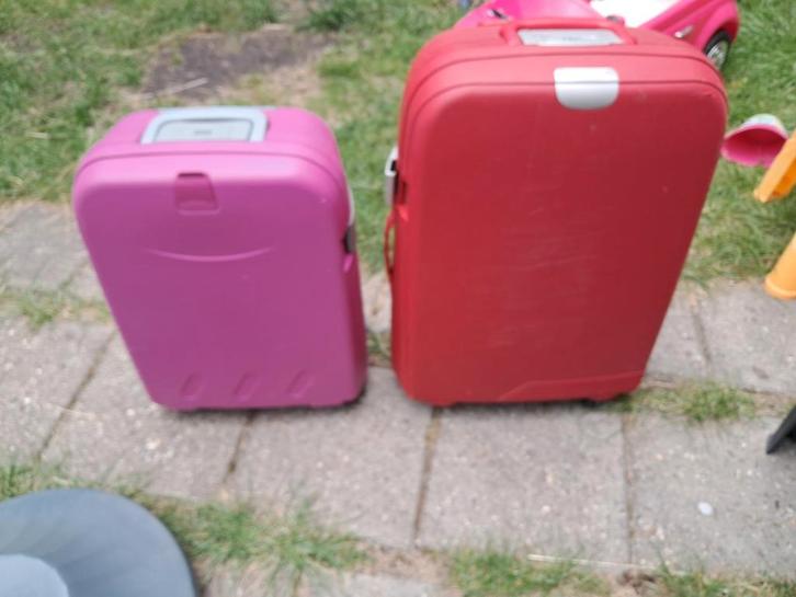 Koffers - Roze & Rood - Met Wieltjes, Sieraden, Tassen en Uiterlijk, Koffers, Gebruikt, Hard kunststof, Minder dan 50 cm, Minder dan 35 cm