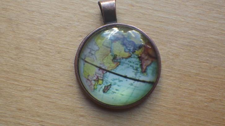 Poppenhuis: Messing Hanger met Wereldbol, Verzamelen, Poppenhuizen en Toebehoren, Nieuw, Poppenhuis, Ophalen of Verzenden