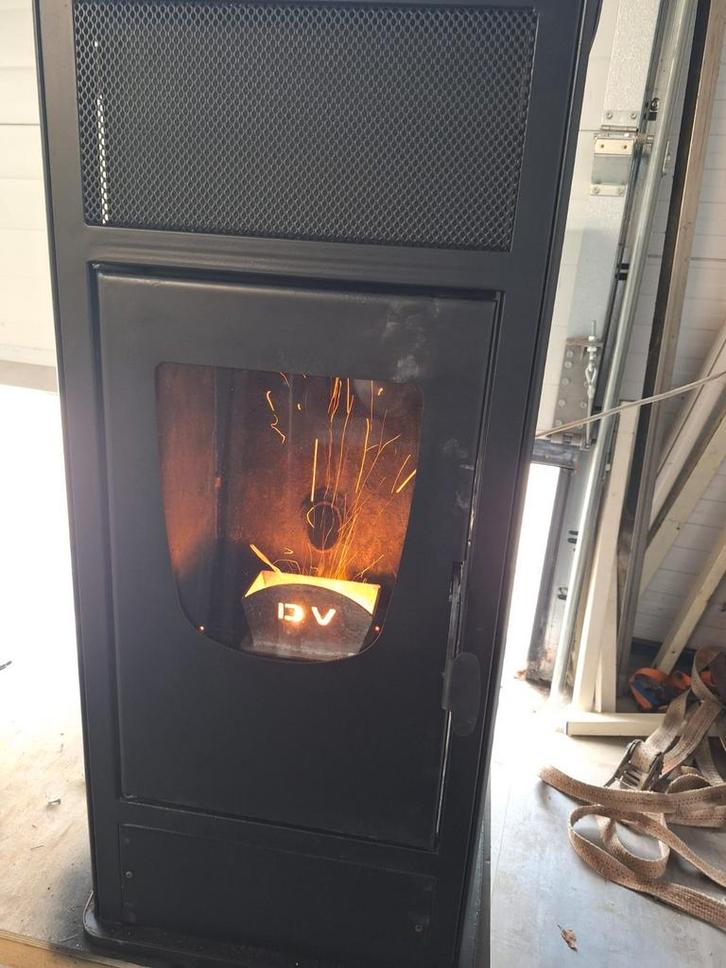 Pelletkachel voor cv aansluiting, Huis en Inrichting, Kachels, Zo goed als nieuw, Vrijstaand, Pelletkachel, Hout, Ophalen