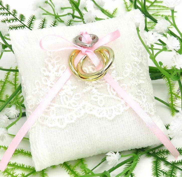 Prachtige honden ringkussentje met roze lint., Hobby en Vrije tijd, Feestartikelen, Nieuw, Versiering, Geboorte of Huwelijk, Ophalen of Verzenden