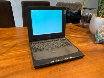 Toshiba Windows 98 laptop. 650 MHz, 64MB, scherm en TB issue beschikbaar voor biedingen