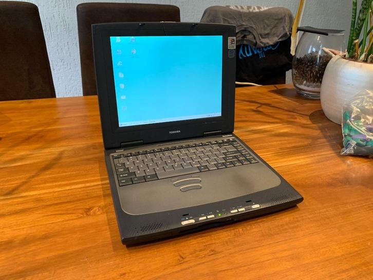 Toshiba Windows 98 laptop. 650 MHz, 64MB, scherm en TB issue, Computers en Software, Windows Laptops, Gebruikt, 12 inch, HDD, 2 tot 3 Ghz