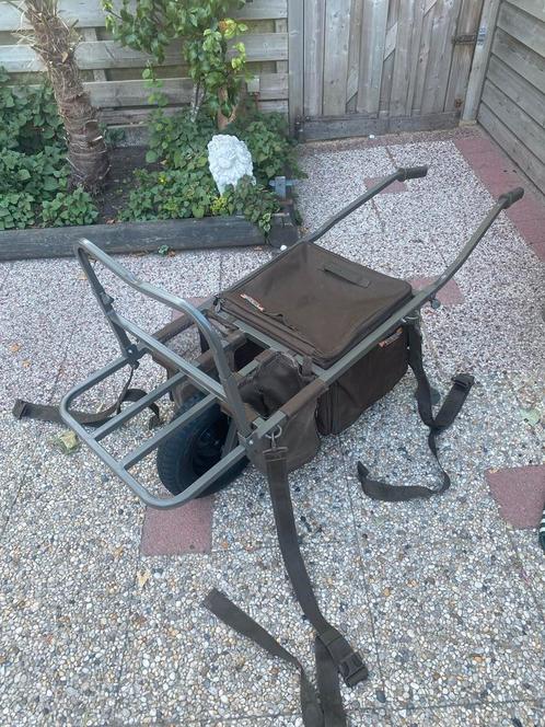 Fox Explorer Barrow Deluxe + Camo Cover, Watersport en Boten, Hengelsport | Karpervissen, Zo goed als nieuw, Overige typen, Ophalen