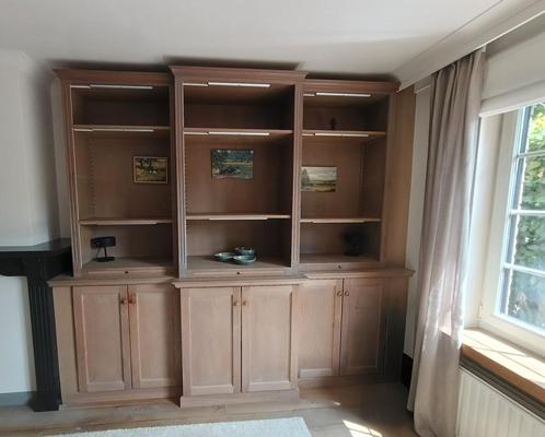 Kast in eik, Huis en Inrichting, Kasten | Buffetkasten, Zo goed als nieuw, 200 cm of meer, 200 cm of meer, 25 tot 50 cm, Met deur(en)