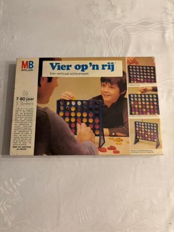 Vintage vier op 'n rij spel van mb spellen 2 spelers!. beschikbaar voor biedingen