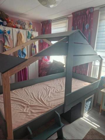 Boomhut bed beschikbaar voor biedingen