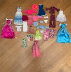 Barbie kleding, schoenen en kledinghangers, Verzamelen, Poppen, Ophalen of Verzenden, Kleertjes, Zo goed als nieuw
