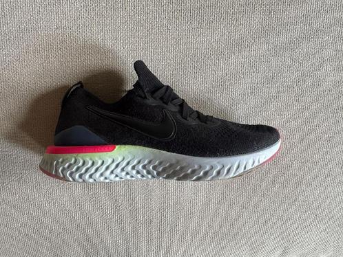 Nike WMNS React Epic Flyknit 2, Sport en Fitness, Loopsport en Atletiek, Zo goed als nieuw, Hardloopschoenen, Nike, Ophalen