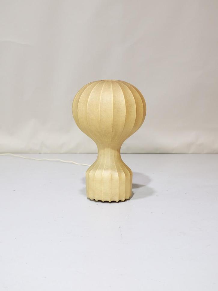 Gatto cocoon tafellamp Flos Giacomo Castiglioni Italie 1960, Huis en Inrichting, Lampen | Tafellampen, Zo goed als nieuw, 50 tot 75 cm