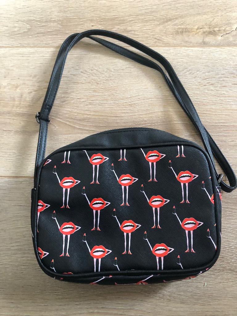 Een leuk tasje., Ophalen of Verzenden, Zo goed als nieuw, Rood, Schoudertasje