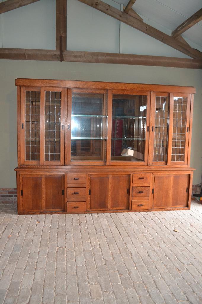 Prachtige grote antieke eiken houten Art Deco vitrinekast., Antiek en Kunst, Antiek | Meubels | Kasten, Verzenden
