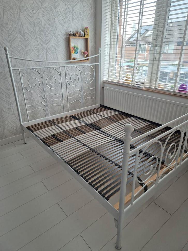 Wit metalen bedframe - Tweepersoons, Huis en Inrichting, Slaapkamer | Bedden, Zo goed als nieuw, Tweepersoons, 160 cm, 200 cm