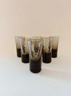 SET VAN 6 VINTAGE SHOTGLAZEN IN ROOKGLAS | PUKEBERG SWEDEN, Antiek en Kunst, Antiek | Glas en Kristal, Ophalen of Verzenden