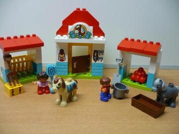 Duplo 10868  Ponystal met 2 kindpopjes en 2 pony's. beschikbaar voor biedingen