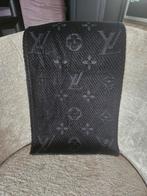 sjaal zwart logomania, Ophalen of Verzenden, Nieuw, Maat 38/40 (M), Sjaal