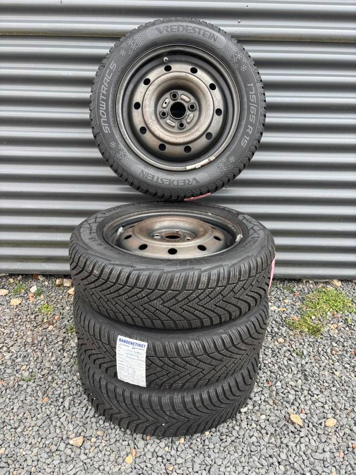 15 inch Suzuki Swift velgen + winterbanden, Auto-onderdelen, Banden en Velgen, Banden en Velgen, Winterbanden, 15 inch, 195 mm