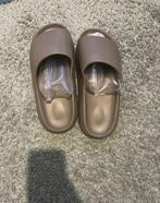 Yeezy Slippers Bruin, Slippers, Bruin, Verzenden, Zo goed als nieuw