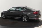 Volkswagen Passat 1.5 TSI R Line | Stoelverwarming | Matrix, Auto's, Volkswagen, 65 €/maand, 4 cilinders, 150 pk, Bedrijf
