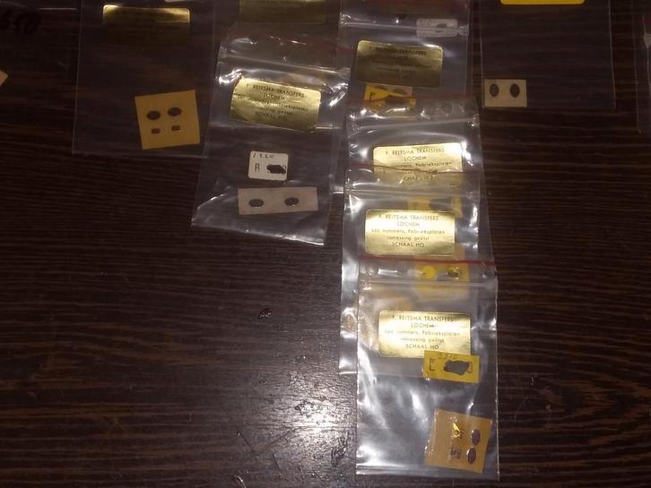 Locs nummer fabrieksplaten inmessing geëtst 12 euro per zakj, Hobby en Vrije tijd, Modeltreinen | H0, Nieuw, Locomotief, Gelijkstroom