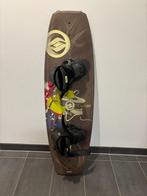 Wakeboard Hyperlite 139, wetsuit XL en drijfvest L, Watersport en Boten, Wakeboarden, Ophalen, Gebruikt, Board en Schoenen