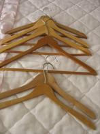 6 Houten kleding hangers, Ophalen of Verzenden, Zo goed als nieuw, Hout, Kinderen en Volwassenen