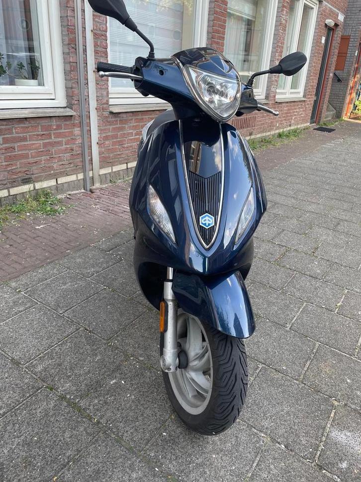 Piaggio New Fly 50cc – Bouwjaar 2016 – Blauwe Kenteken, Fietsen en Brommers, Scooters | Piaggio, Zo goed als nieuw, Fly, Maximaal 25 km/u