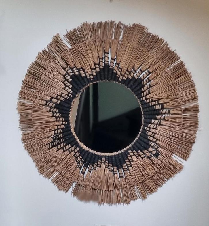 Decoratieve spiegel met natuurlijke materialen, Huis en Inrichting, Woonaccessoires | Spiegels, Zo goed als nieuw, 75 tot 100 cm