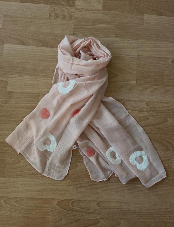 Lichtroze Sjaal met Hartjes - Nieuw & Romantisch, Kleding | Dames, Mutsen, Sjaals en Handschoenen, Nieuw, Sjaal, Ophalen of Verzenden