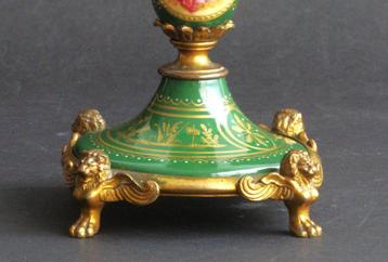 Franse bronzen kandelaar 19e eeuws hoogte 19 cm beschikbaar voor biedingen